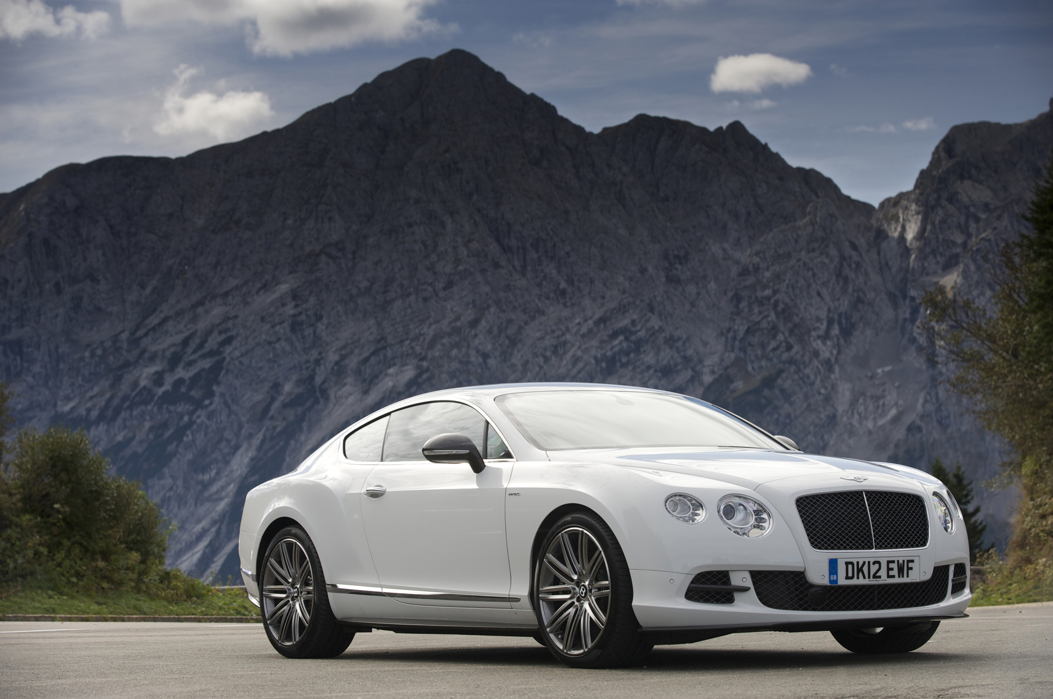 2013-Bentley-Continental-GT-Speed-white-front-three-quarter-static