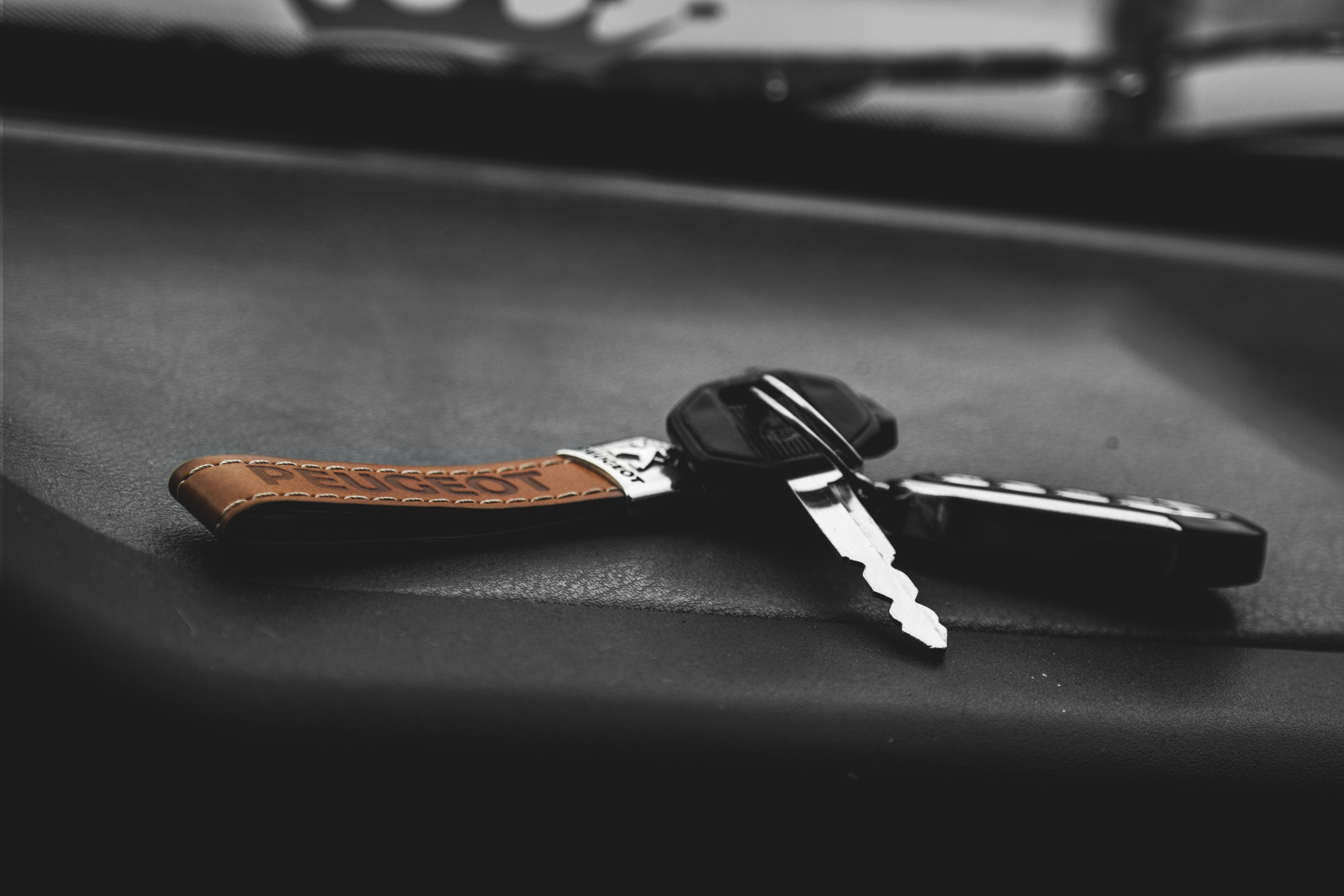 rented car key in autoz qatar