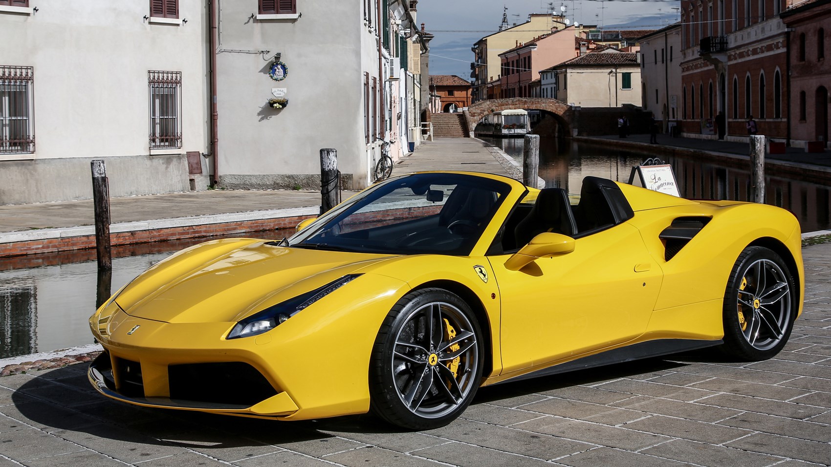 ferrari 488 spider 2016