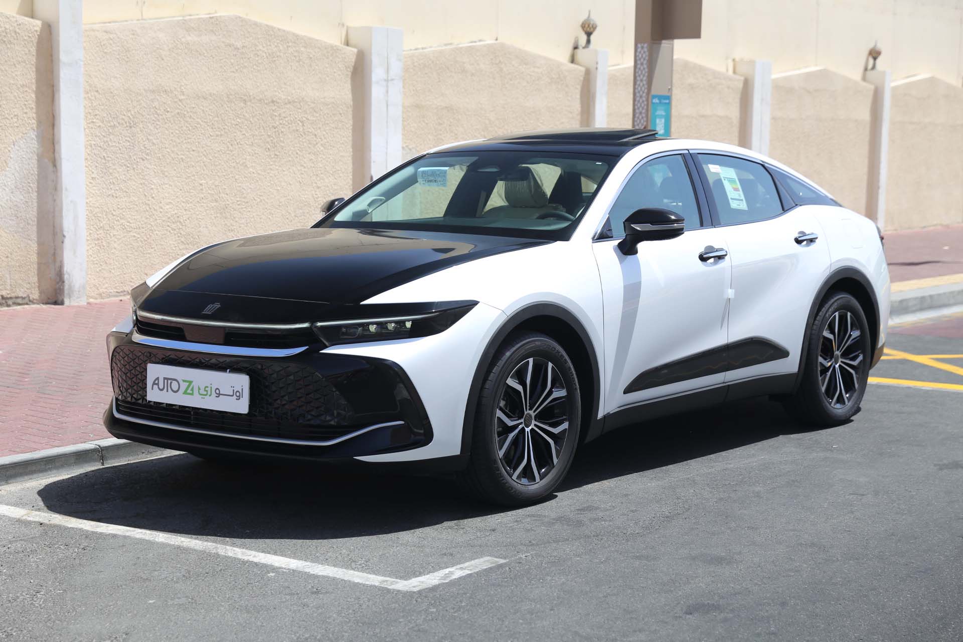 Toyota Crown Hybrid 2023—White-6